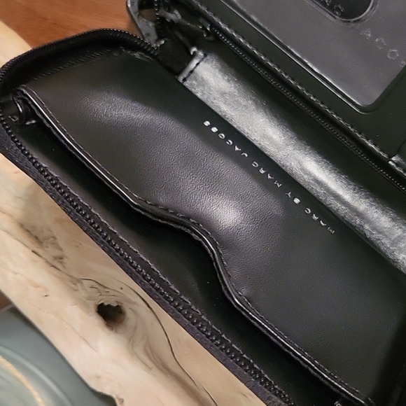 Marc Jacobs DREAMY Logo Black Wristlet - Picture 5 of 13
